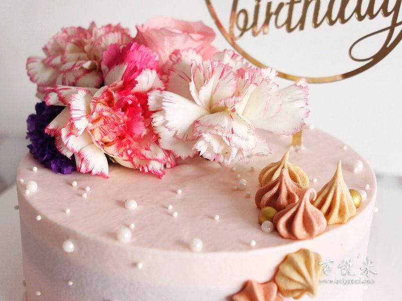 戚風(fēng)蛋糕是什么,現(xiàn)在要學(xué)蛋糕去哪家培訓(xùn)班好？